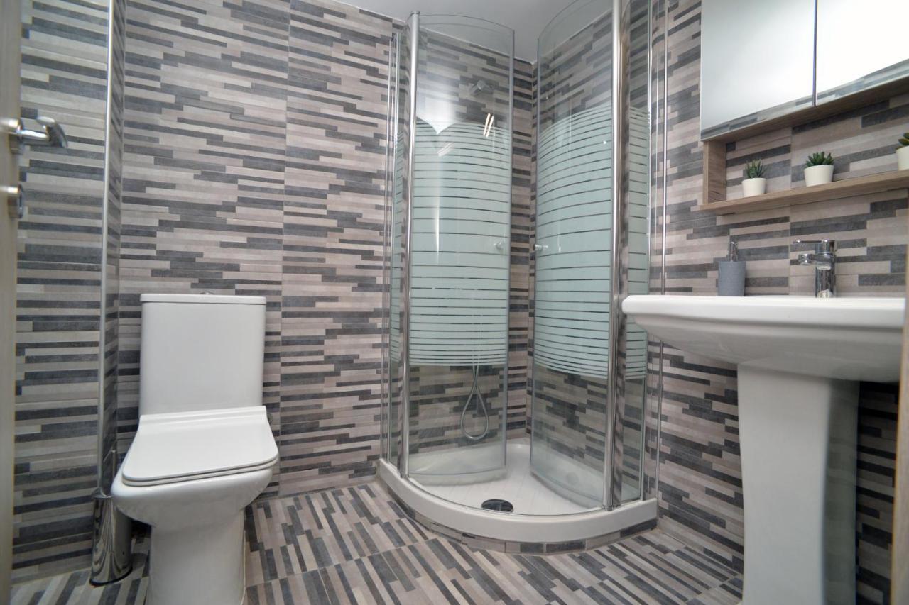 סלוניקי Luxury Apartment St Demetrios Downtown מראה חיצוני תמונה
